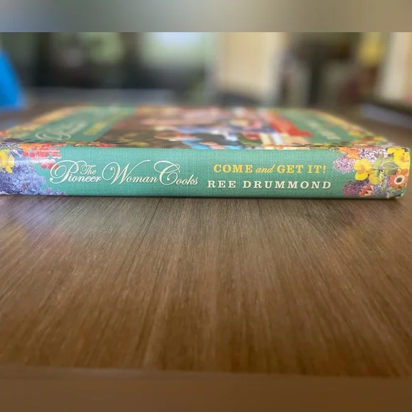 The Pioneer Woman: Ree Drummond Cookbook - “Come and Get It!” - Picture 2 of 7